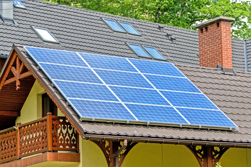 chauffagiste-BRIGNOLES-min_solar-panels-1477987